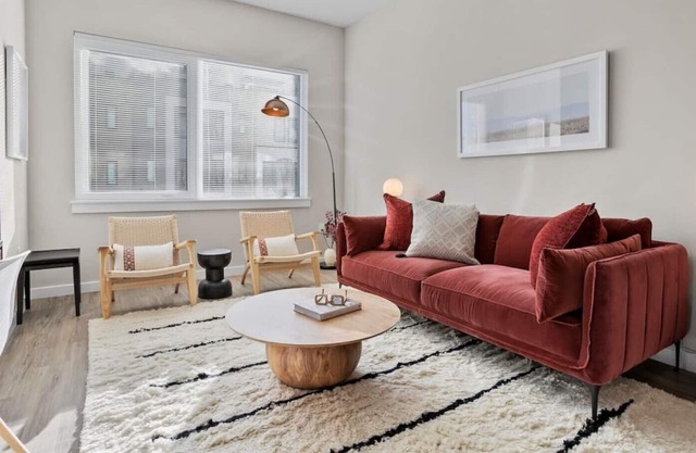 ⚜Amazing 3-Bdrm Apt⚜King Beds⚜Free Parking⚜