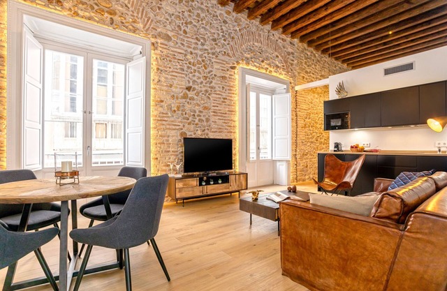 Amazing apartment with balconies in city center. Plaza España III