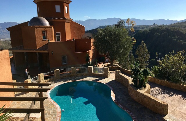 Amazing family villa with swimming pool and stunning views