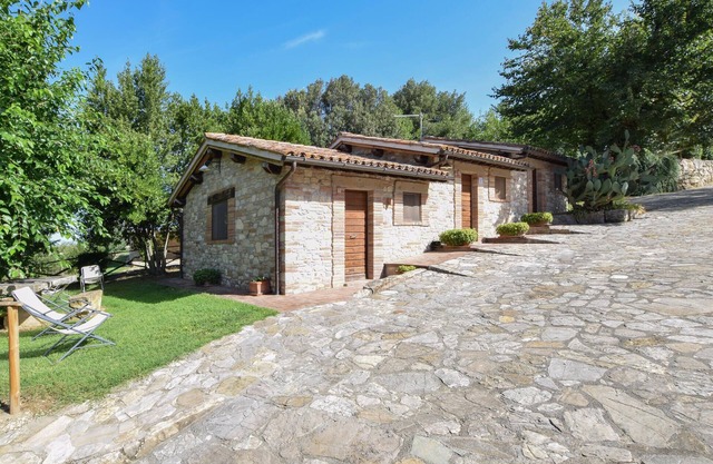 Amazing home in Todi with swimming pool