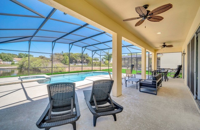 Amazing HOME W/POOL, GAME ROOM NEAR DISNEY, 8 BEDS