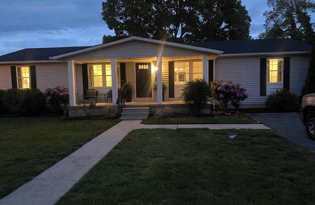 Amazing in town Lewes locationnCompletely renovated to be spacious n comfortable