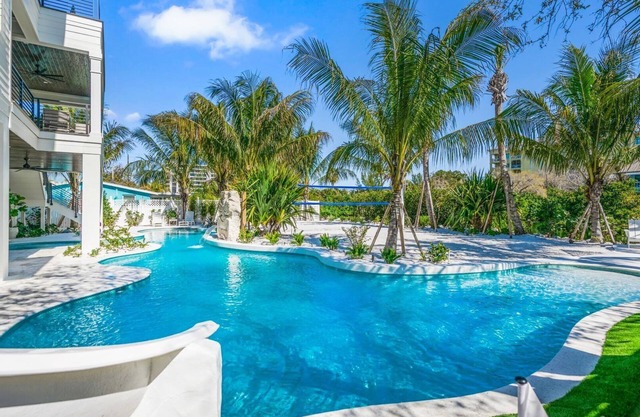Amazing Lagoon Style Pool w/Spa/Slide-Volleyball Court-Bike to Beach/Village