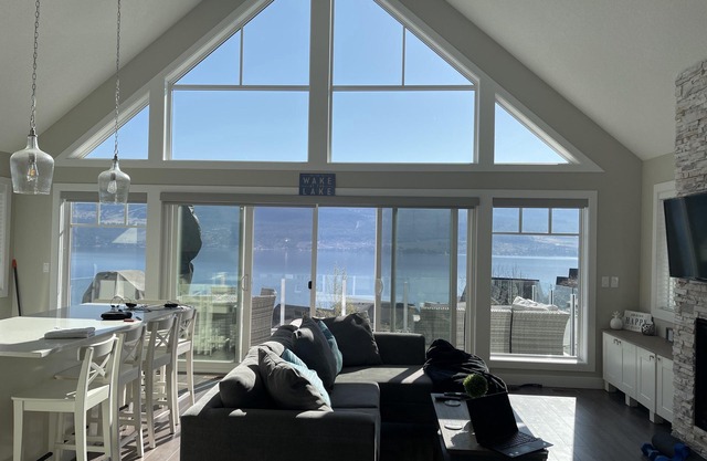 Amazing Lake View 4Bdrm Sleeps 8 Pet Friendly