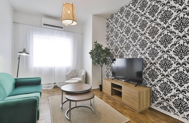 Amazing Location - Giant Patio - 8 bedrooms (4.9* airbnb)
