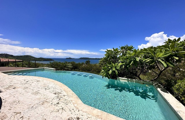 Amazing ocean view luxury condo