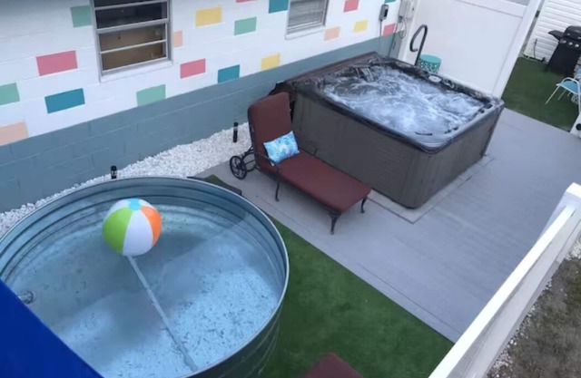 Amazing private studio with hot tub! Great place to stay!