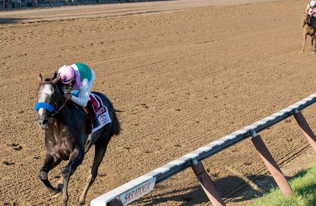 Amazing Resort Condo w/tennis courts, pool, & hot tubs — 5 min from the beach!