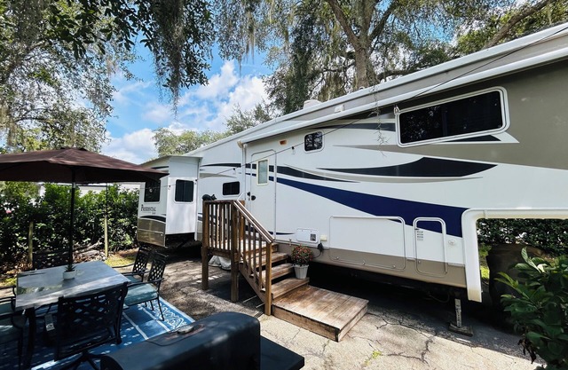 Amazing RV/Camper in Ocala National Forest- 2 Bedrooms