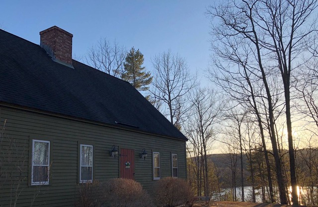 Amazing Setting! Private Retreat w/ free use of 4 kayaks