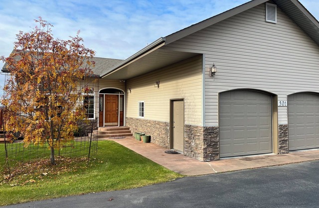 Amazing view, perfect for large families, central Kenai Peninsula location!