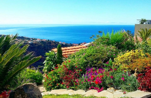 Amazing views, large terrace and garden.
