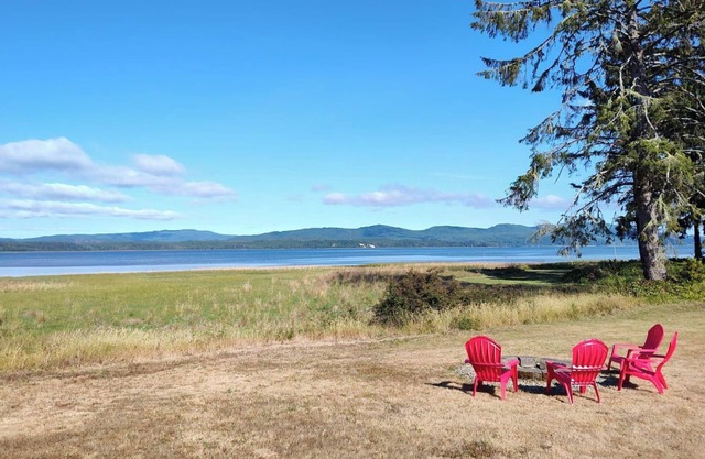 Amazing Views, Private, Fenced Yard, Pets Ok - On the Bay