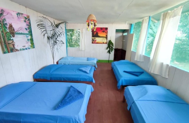 Amazon Nativo Lodge - 4 single bed BR 1