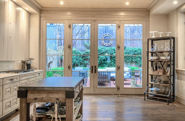 Ambassador life in Kalorama with Free Parking and Private Outdoor Patio