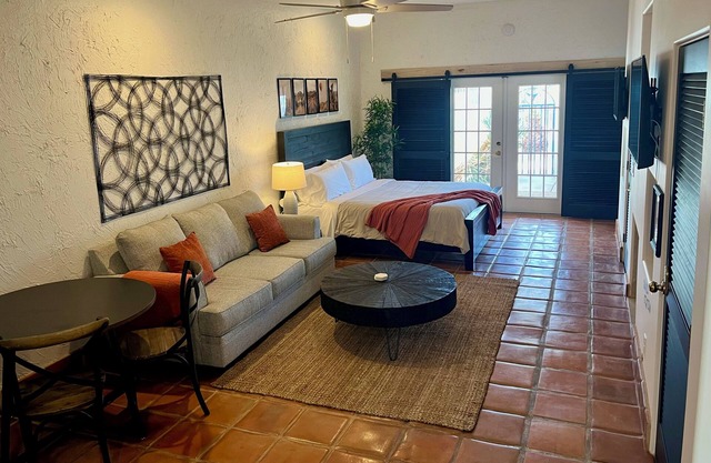 Amira Resort Luxury Spa Retreat Villa Vistosa, 2 Pools, Pickleball, Jetted Tub