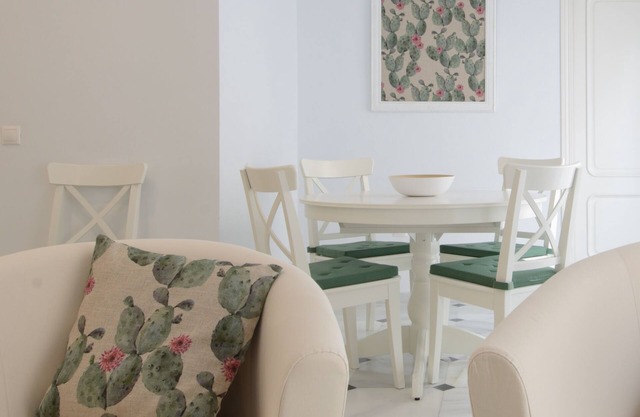 Among magnolias, in the heart of the city .