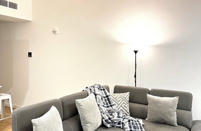 Ample 2-Bedroom with City Views Downtown