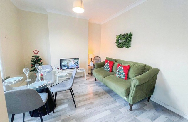 Ample Acton 4-bedroom flat | Ealing | West London