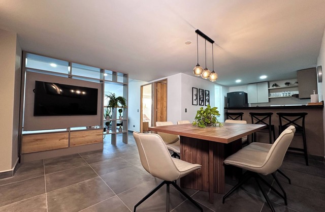 Amplio apt en poblado by Hoost APT 701