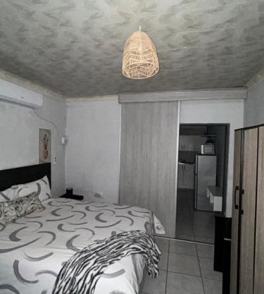 Amza guest room