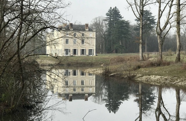 An Orangery right in the middle of the park. Large garden and terrace. Quiet +