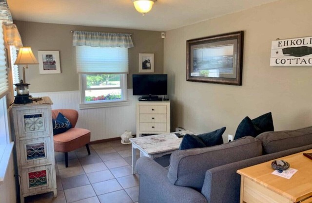 Anchorage Cottages Unit 1 Dog friendly and close to the beach