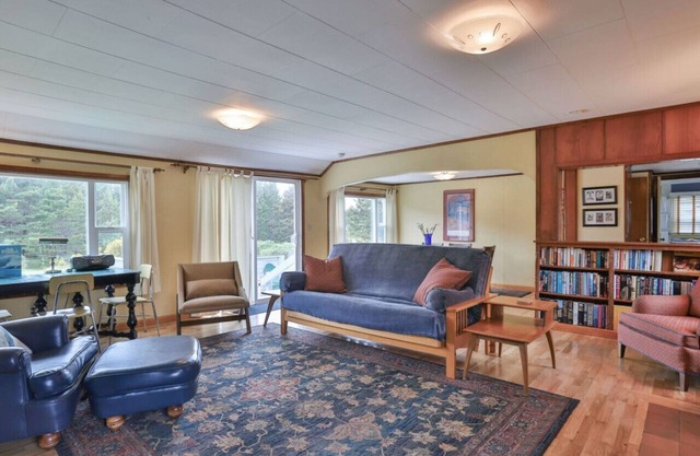 Anchorage Cottages Unit 10 Private path to the beach