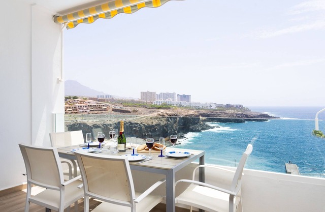 Ancla views 305 FREE WIFI