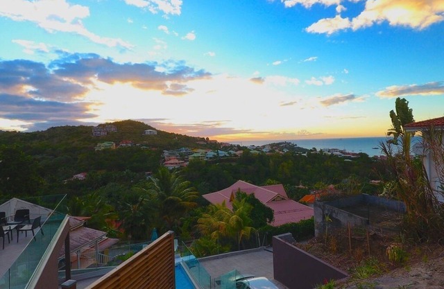 ANKAY Superb sea view, comfortable apartment, THREE ILETS, private swimming pool