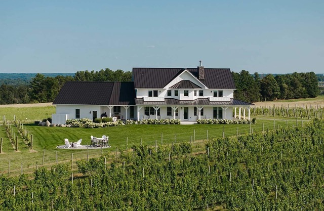 Ann Riley Farmhouse - Vineyard by Traverse City