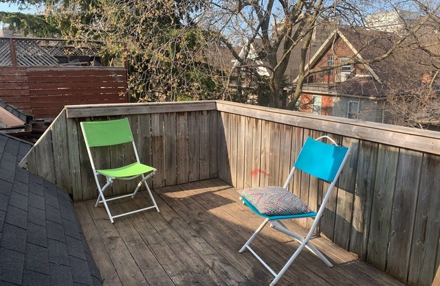 Annex Toronto, amazing location, cozy apartment