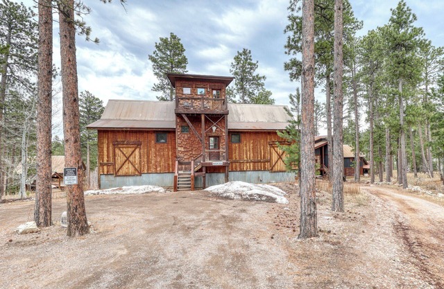 Antelope Acres | 5 Bed, 3 Bath