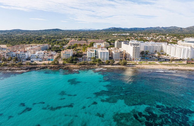 Antic 101 - Three Bedroom Apartment, Sleeps 5