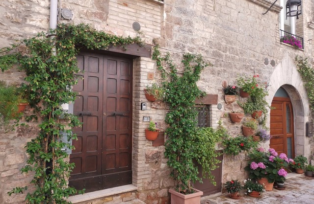 Antica Assisi Apartment - in the Historic Center with Bedroom, Bath and Kitchen