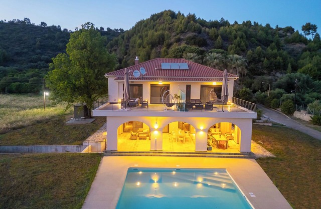 Antinea Olympian Villa West studio