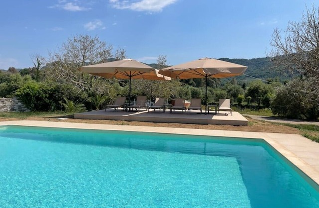 Antinea Olympian Villa Pink