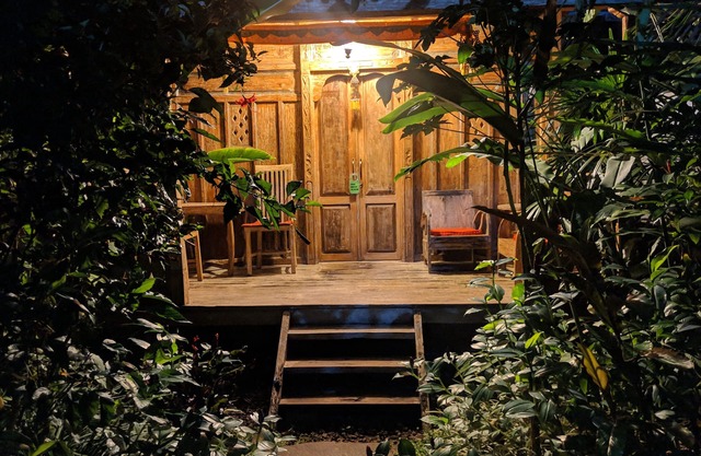 Antique garden cabin with HEART! 3
