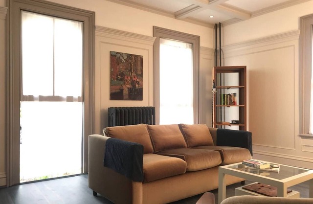 Antique Uptown Charmer w/Five-Star Modern Kitchen