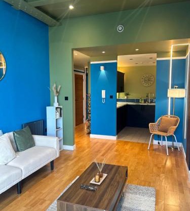AO Arena - Contemporary - MCR City Pad - Parking