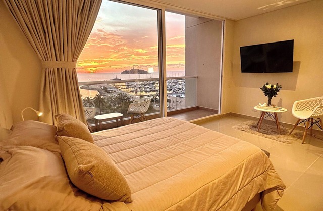 Aparta suite with view to the international marina