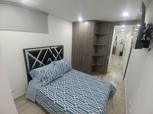 Apartaestudio amoblado, Edificio Avanzzare T2-704