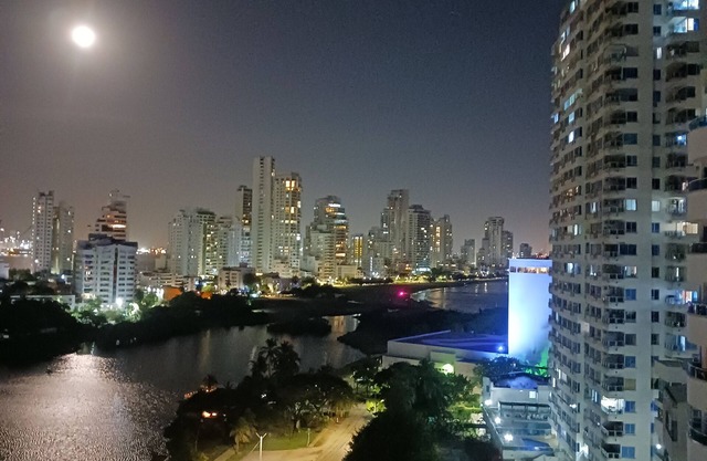 Apartamento Acogedor, Amoblado con Vista al Lago, Con 2 Pisicinas