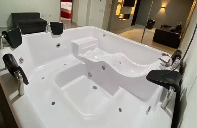 Apartamento con jacuzzi privado/clandestino
