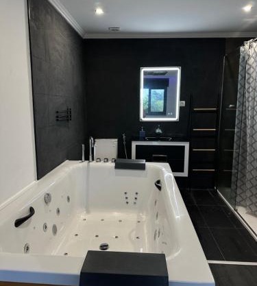 Apartamento com suíte e jacuzzi