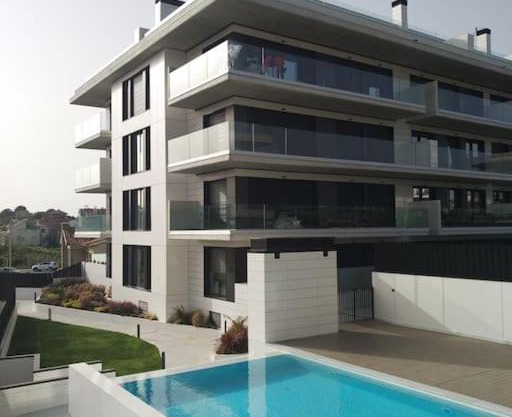 Apartamento en Edificio Nuevo con Piscina