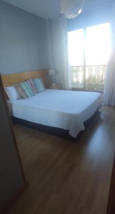 Apartamento luminoso, tranquilo y bien equipado en Madrid, cerca del aeropuerto, IFEMA y estadio Metropolitano