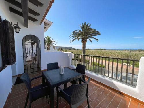 Apartamento Trini en Son Bou, frente al mar, perfecto para vacaciones