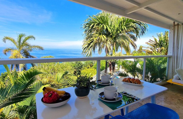 APARTEMENT INTENSE KAZ, swimming pool, sea view