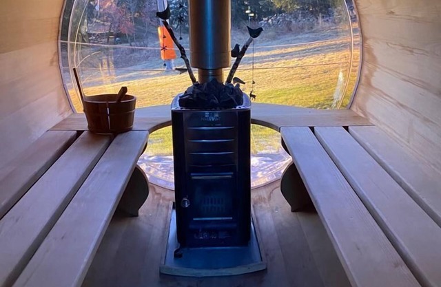 Apartment Chamois sleeps 11, ski-in ski-out